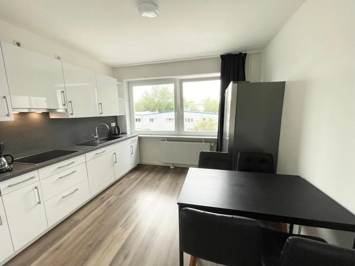 Apartment Zentrale Wohnung Mit 3 Schlafzimmer Fuer Bis Zu 9 Personen Hamburg Germany