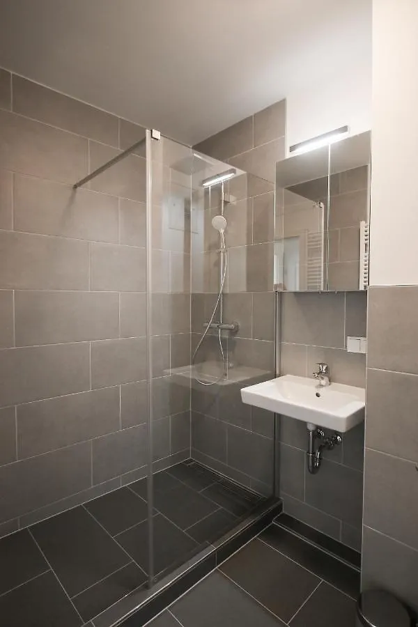 Zentrale Wohnung Mit 3 Schlafzimmer Fuer Bis Zu 9 Personen Hamburg 0*,