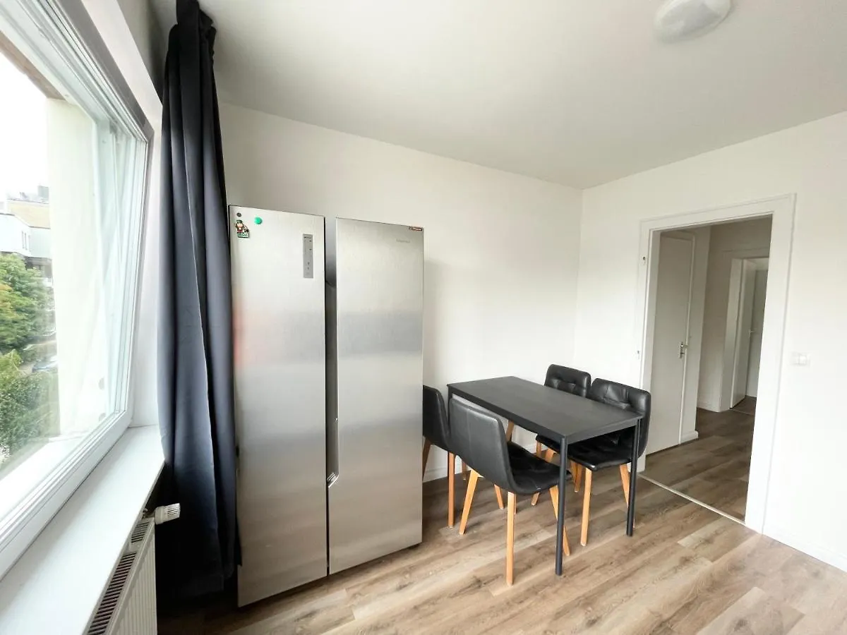 Zentrale Wohnung Mit 3 Schlafzimmer Fuer Bis Zu 9 Personen Hamburg Germany